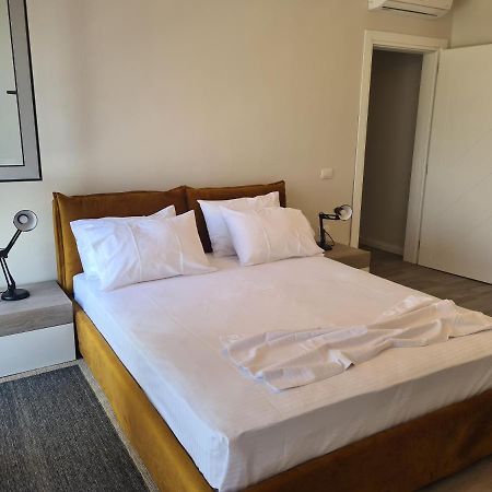 Old Beach Apartment Vlora Bagian luar foto