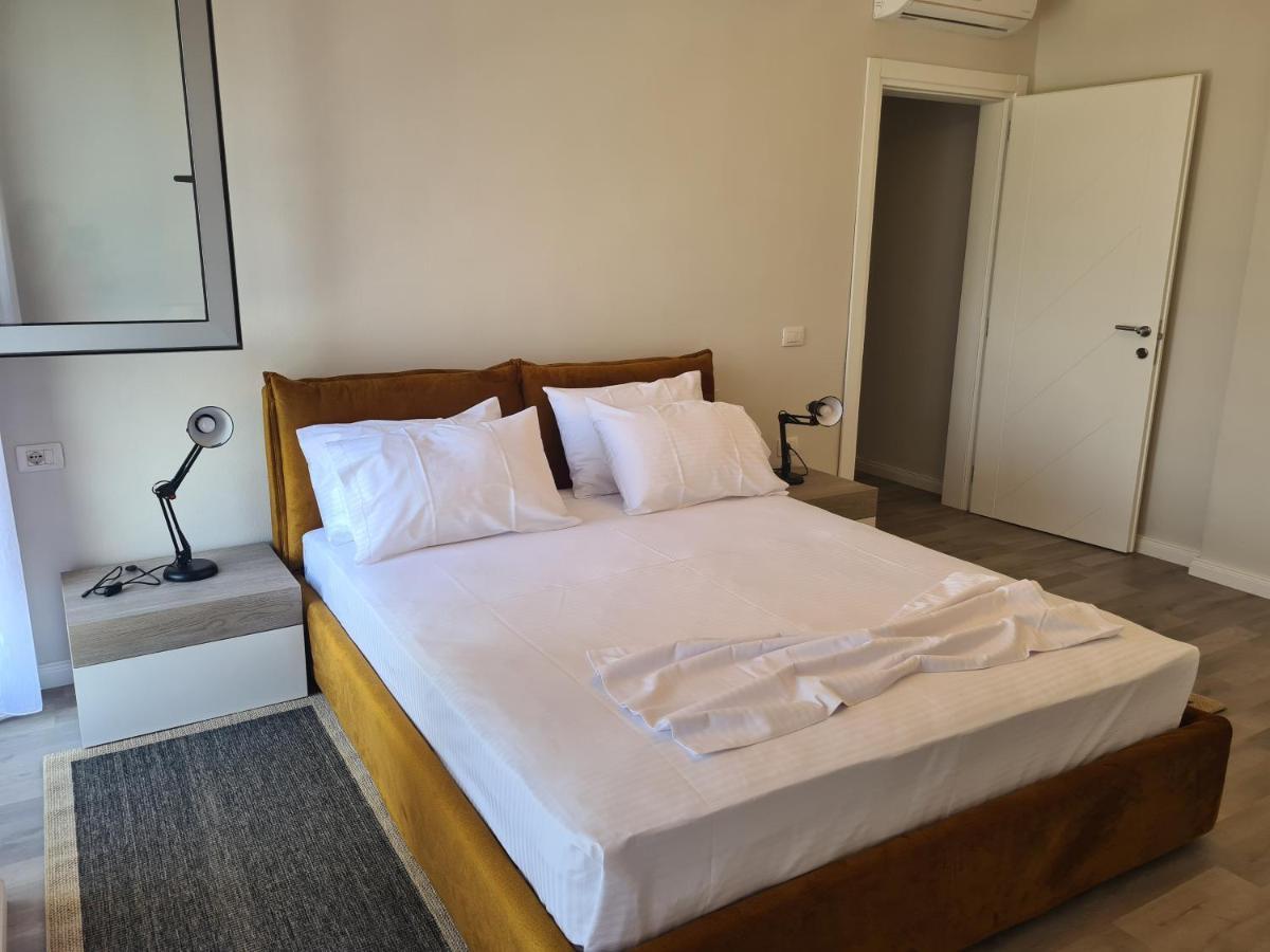 Old Beach Apartment Vlora Bagian luar foto