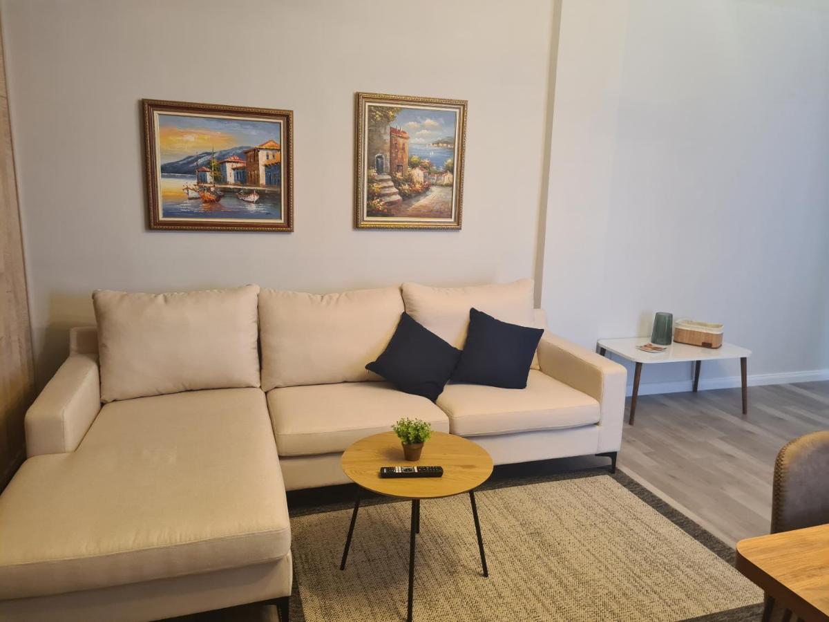 Old Beach Apartment Vlora Bagian luar foto