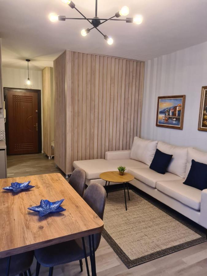 Old Beach Apartment Vlora Bagian luar foto