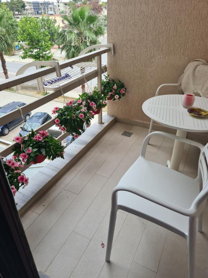 Old Beach Apartment Vlora Bagian luar foto