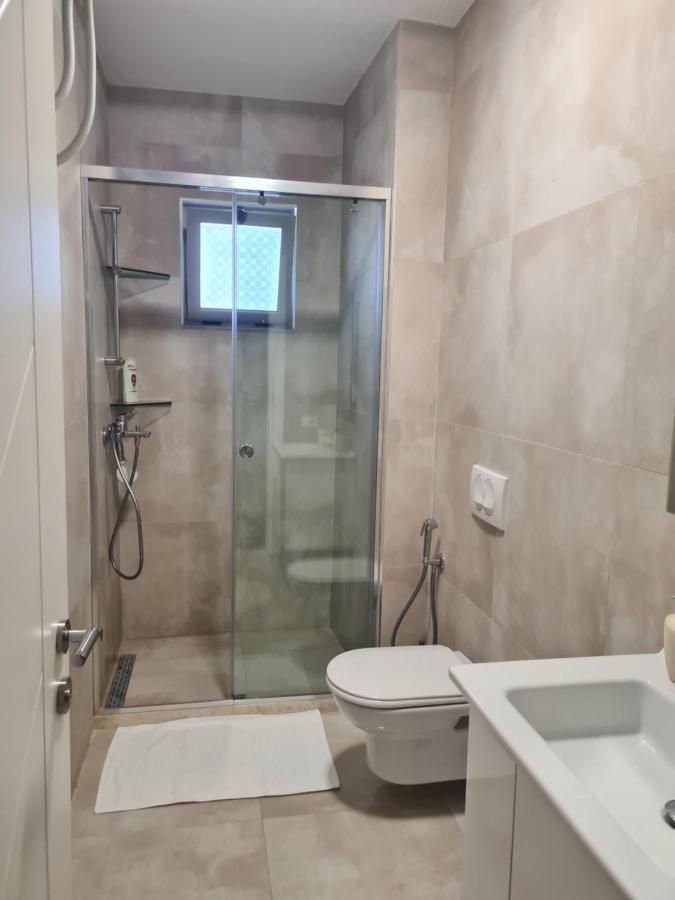 Old Beach Apartment Vlora Bagian luar foto